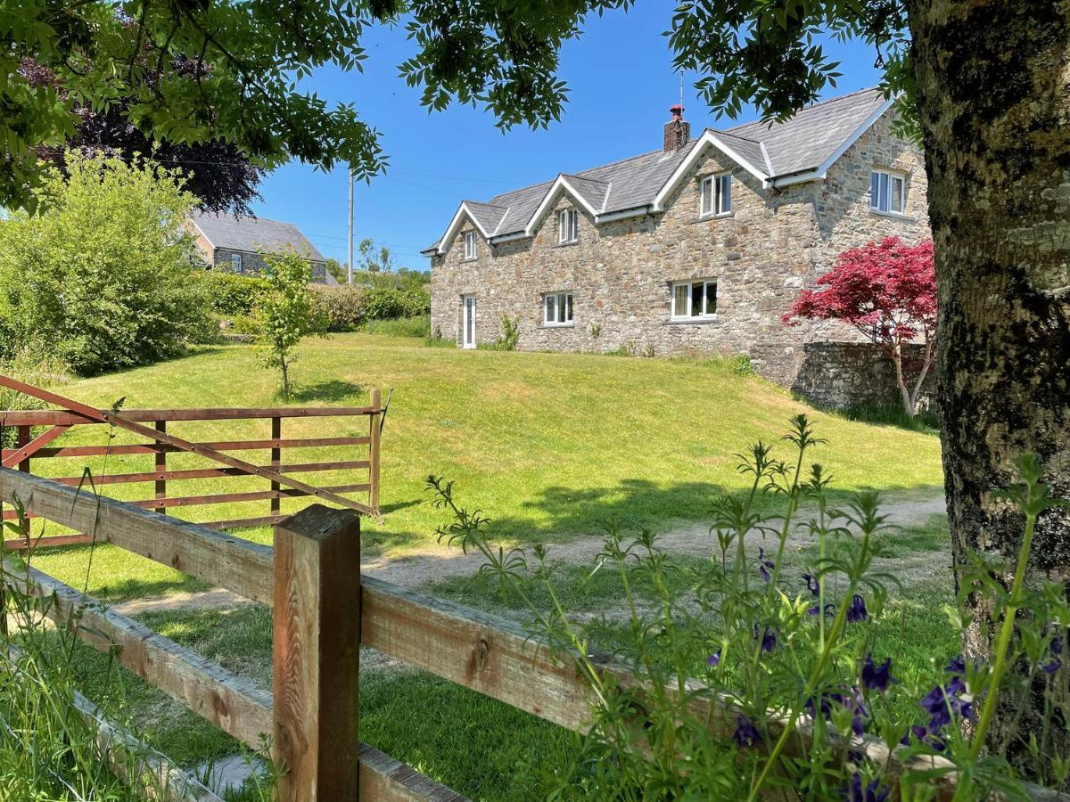 Maesyfelin Isaf B&B Llanybyther Esterno foto