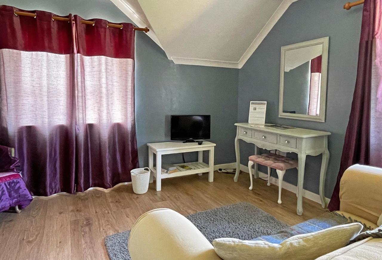 Maesyfelin Isaf B&B Llanybyther Esterno foto
