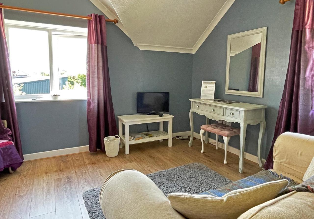 Maesyfelin Isaf B&B Llanybyther Esterno foto